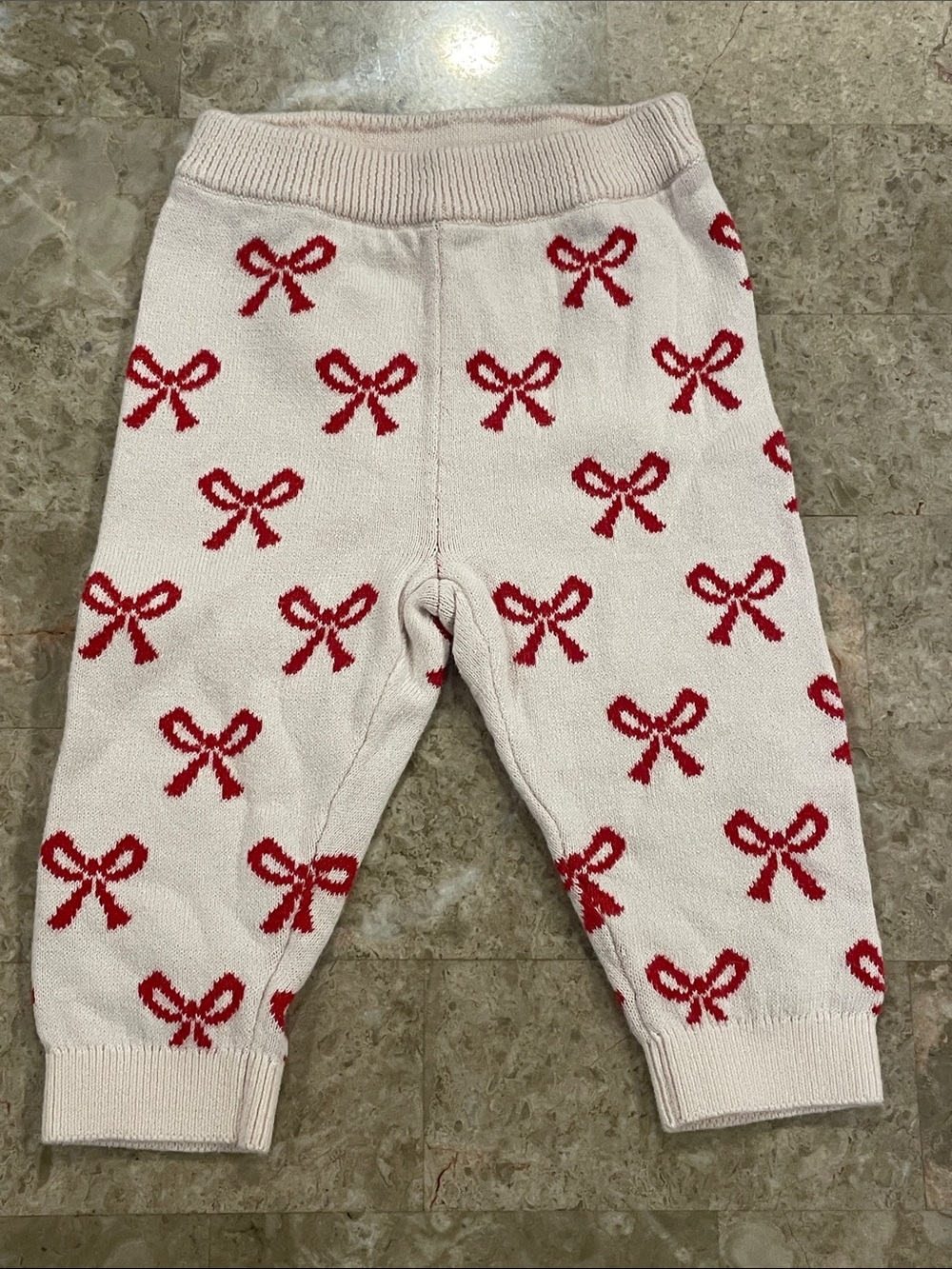 Adorable GAP Pink Knit pants with Red Bow Pattern 3-6 months